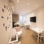 Beplace Aventino 게스트하우스 4*